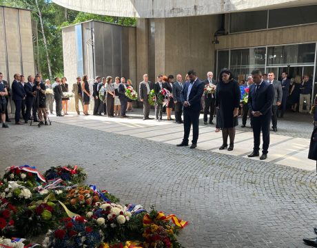 Uctili sme si pamiatku rómskeho holokaustu účasťou na pietnom akte v Banskej Bystrici