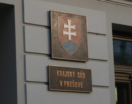 KRAJSKÝ SÚD V PREŠOVE POTVRDIL ZAMIETNUTIE ŽALOBY V PRÍPADE NAMIETANEJ DISKRIMINÁCIE RÓMSKEHO DIEŤATA V PRÍSTUPE K VZDELANIU POČAS PANDÉMIE COVID. 19